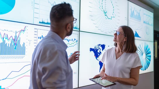 Digital supply chain - people analysing charts
