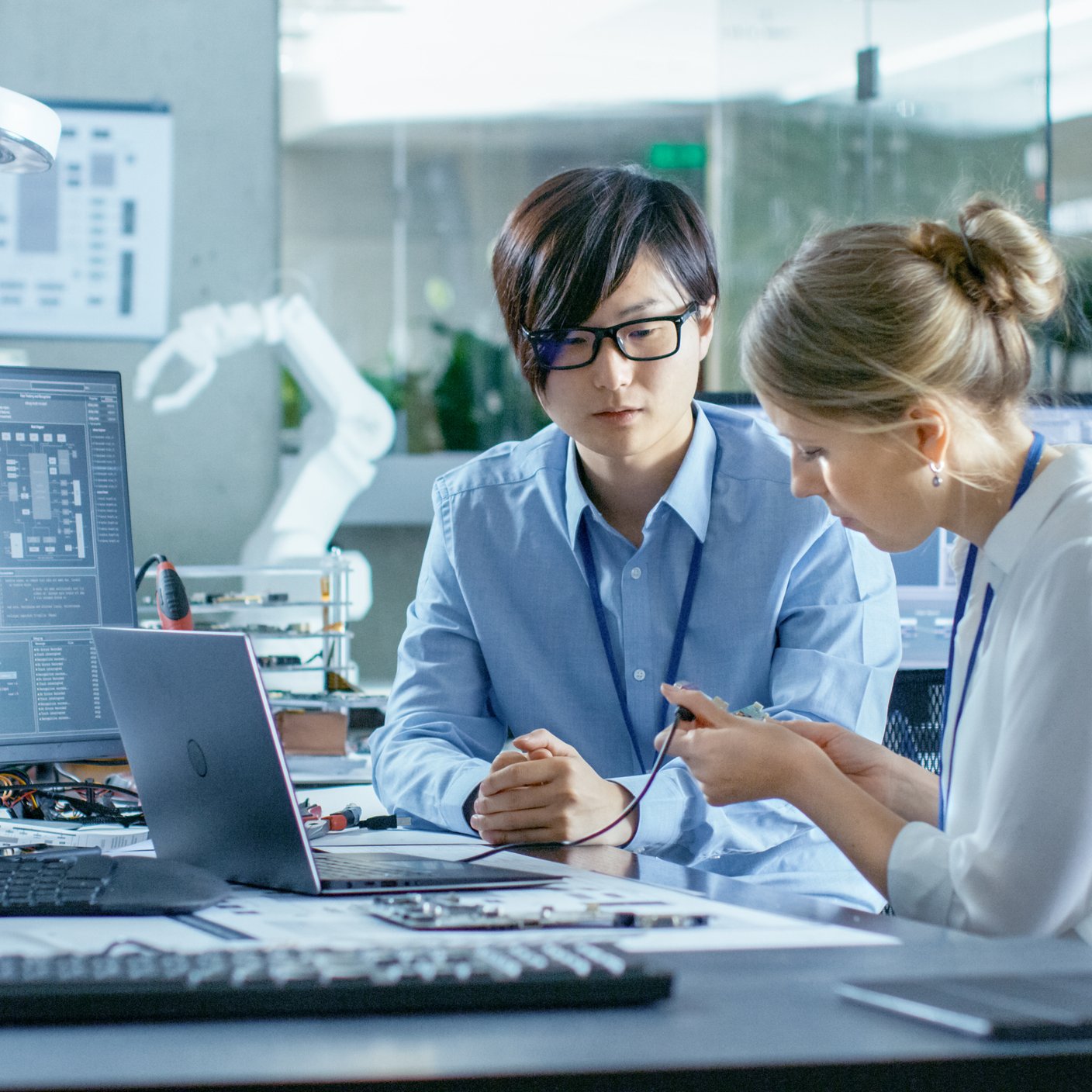 2 female in the lab